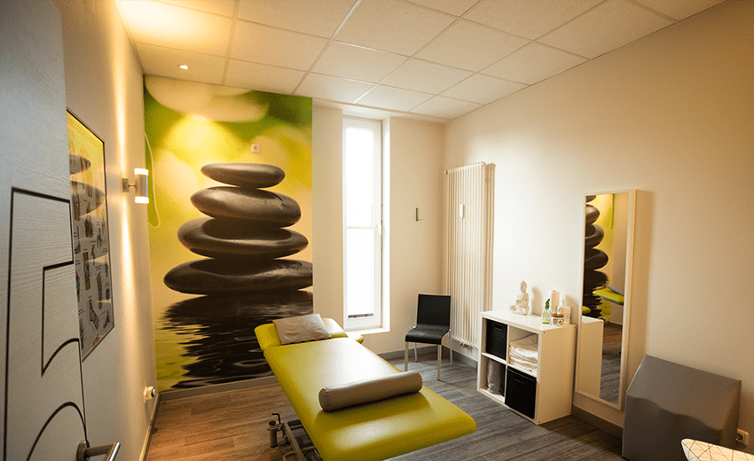 Behandlungsraum mit Wohlfühlatmosphäre bei Baranowski-Schäfer